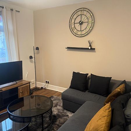 Home Sweet Home In Rg1 With Free Parking Reading Ngoại thất bức ảnh