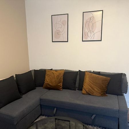 Home Sweet Home In Rg1 With Free Parking Reading Ngoại thất bức ảnh
