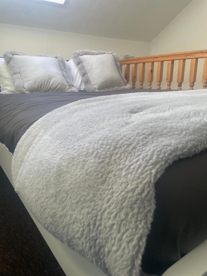 Home Sweet Home In Rg1 With Free Parking Reading Ngoại thất bức ảnh