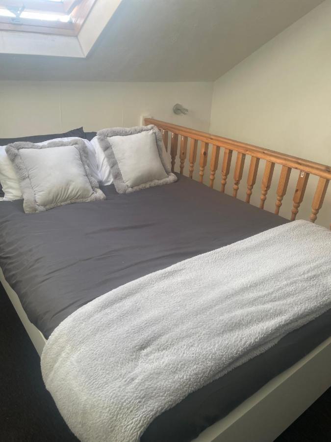 Home Sweet Home In Rg1 With Free Parking Reading Ngoại thất bức ảnh
