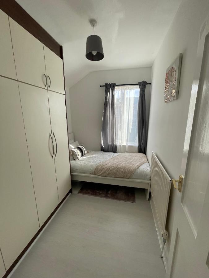 Home Sweet Home In Rg1 With Free Parking Reading Ngoại thất bức ảnh