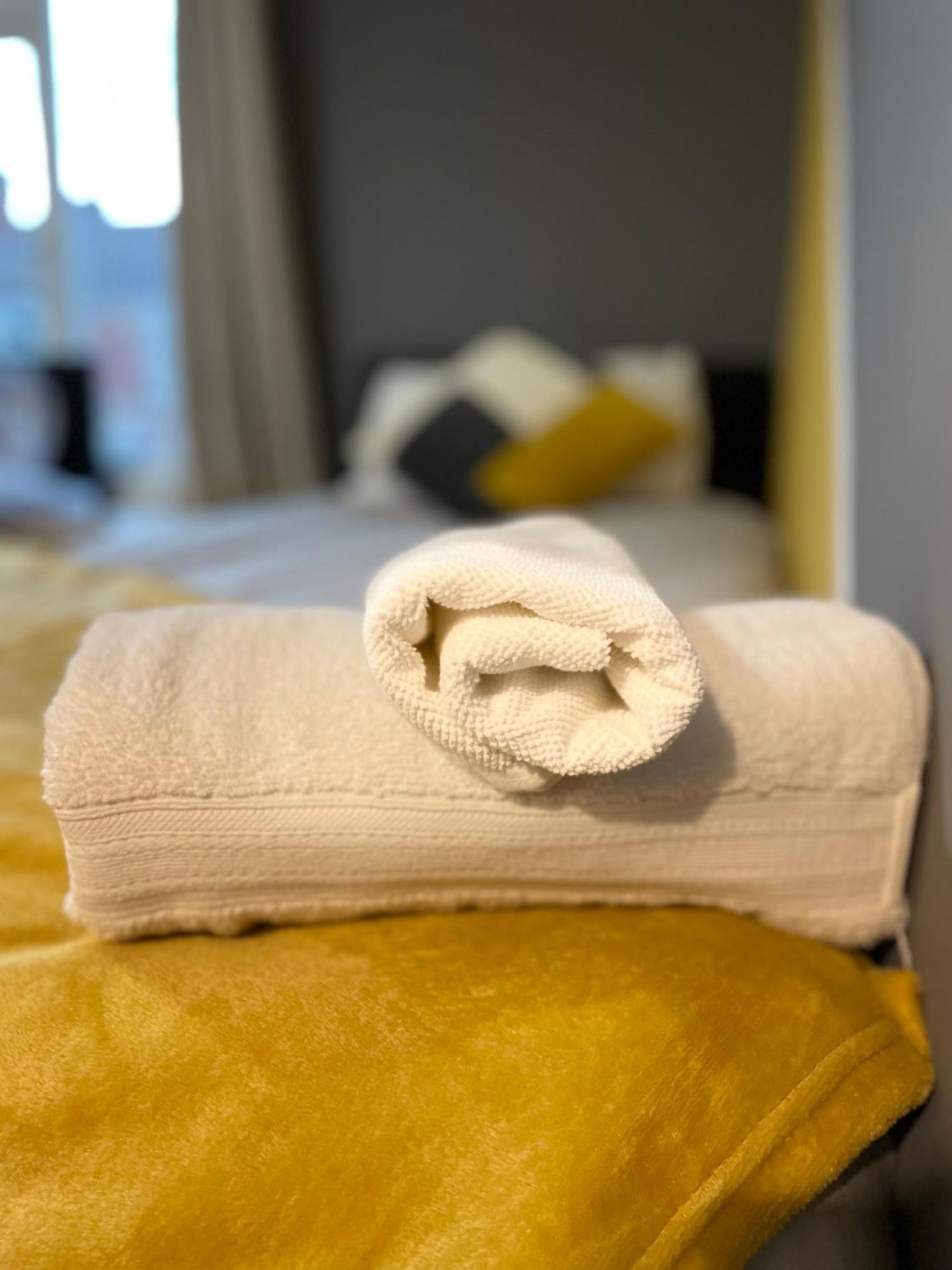 Home Sweet Home In Rg1 With Free Parking Reading Ngoại thất bức ảnh
