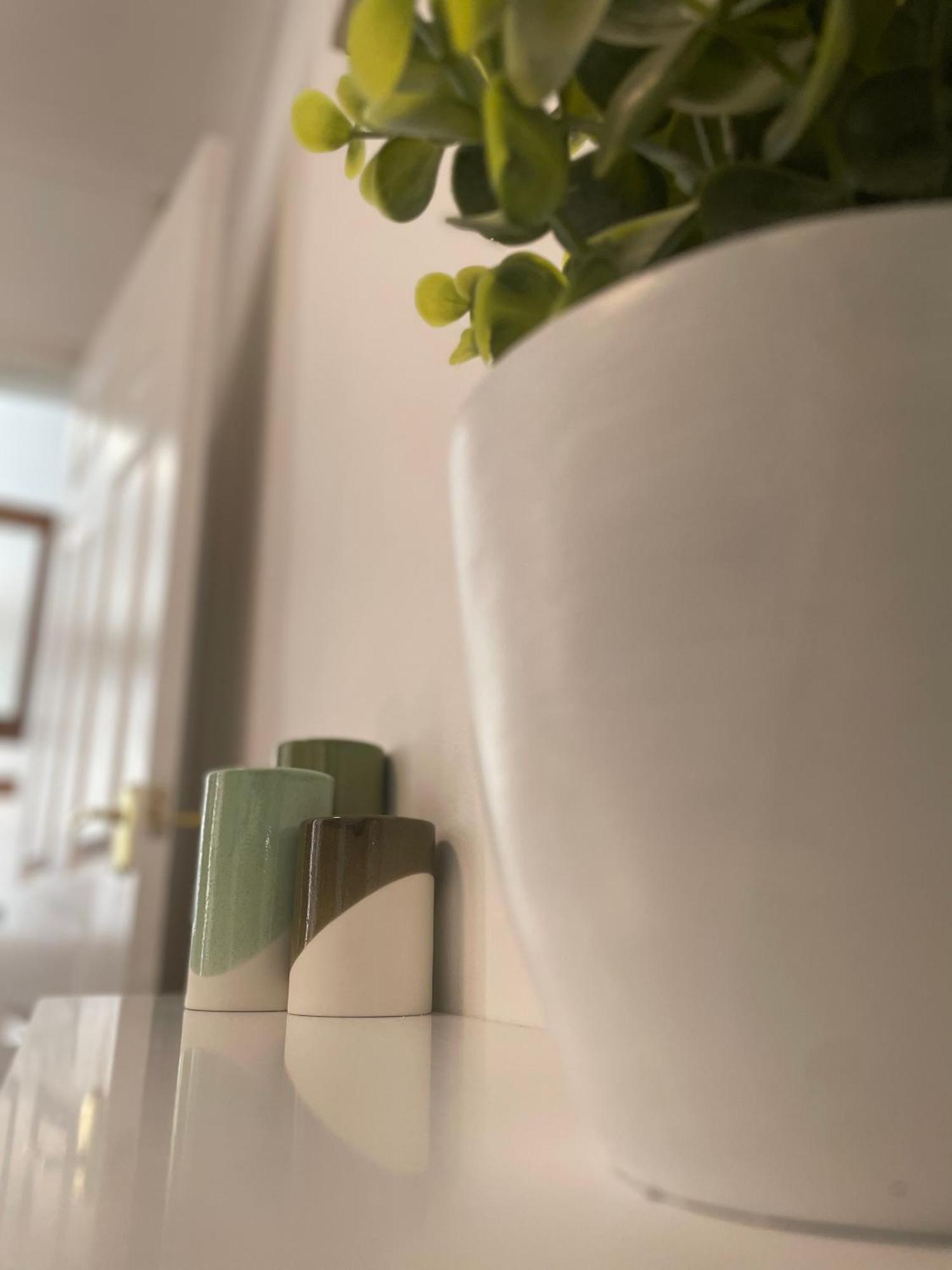 Home Sweet Home In Rg1 With Free Parking Reading Ngoại thất bức ảnh