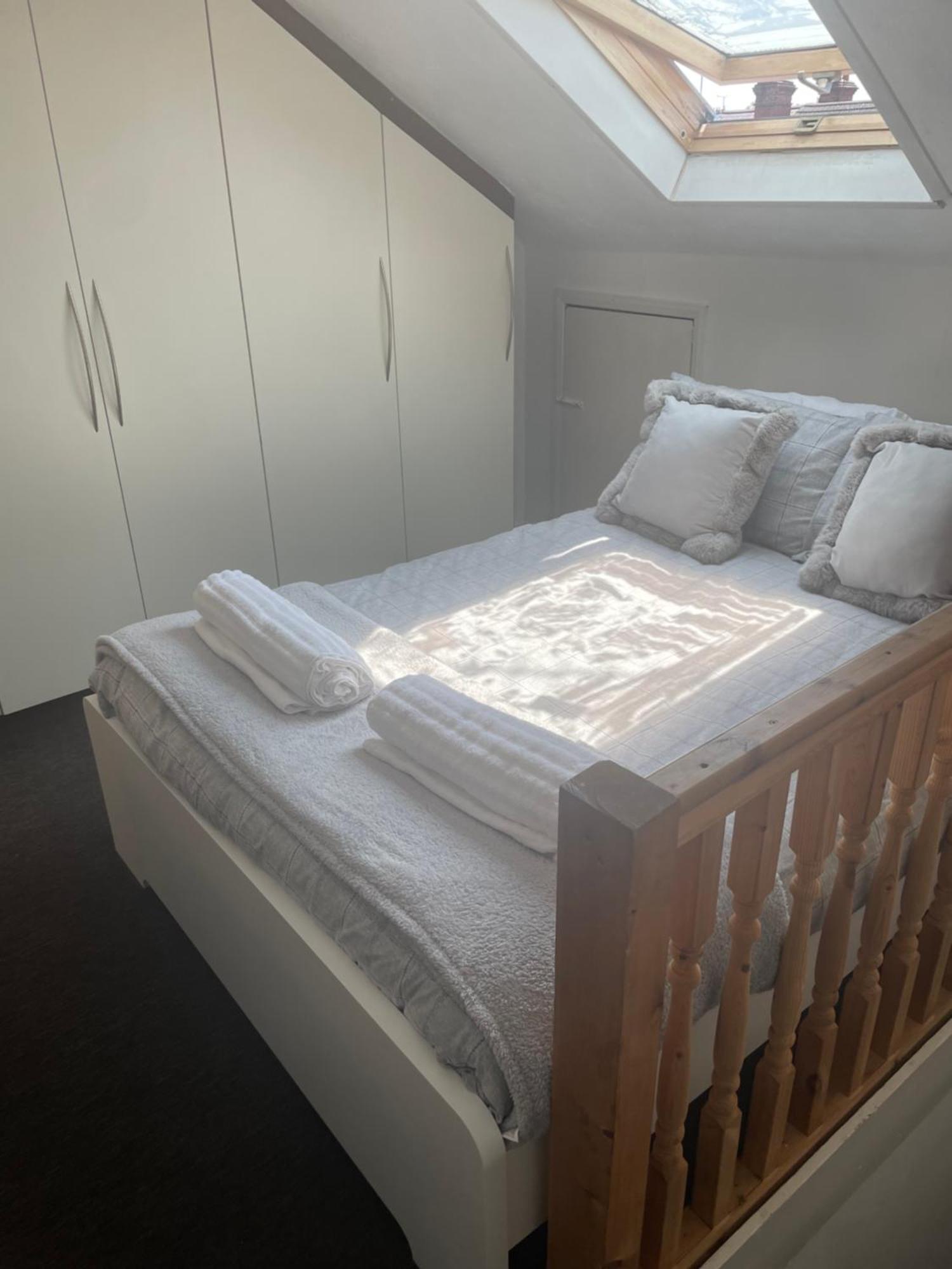 Home Sweet Home In Rg1 With Free Parking Reading Ngoại thất bức ảnh