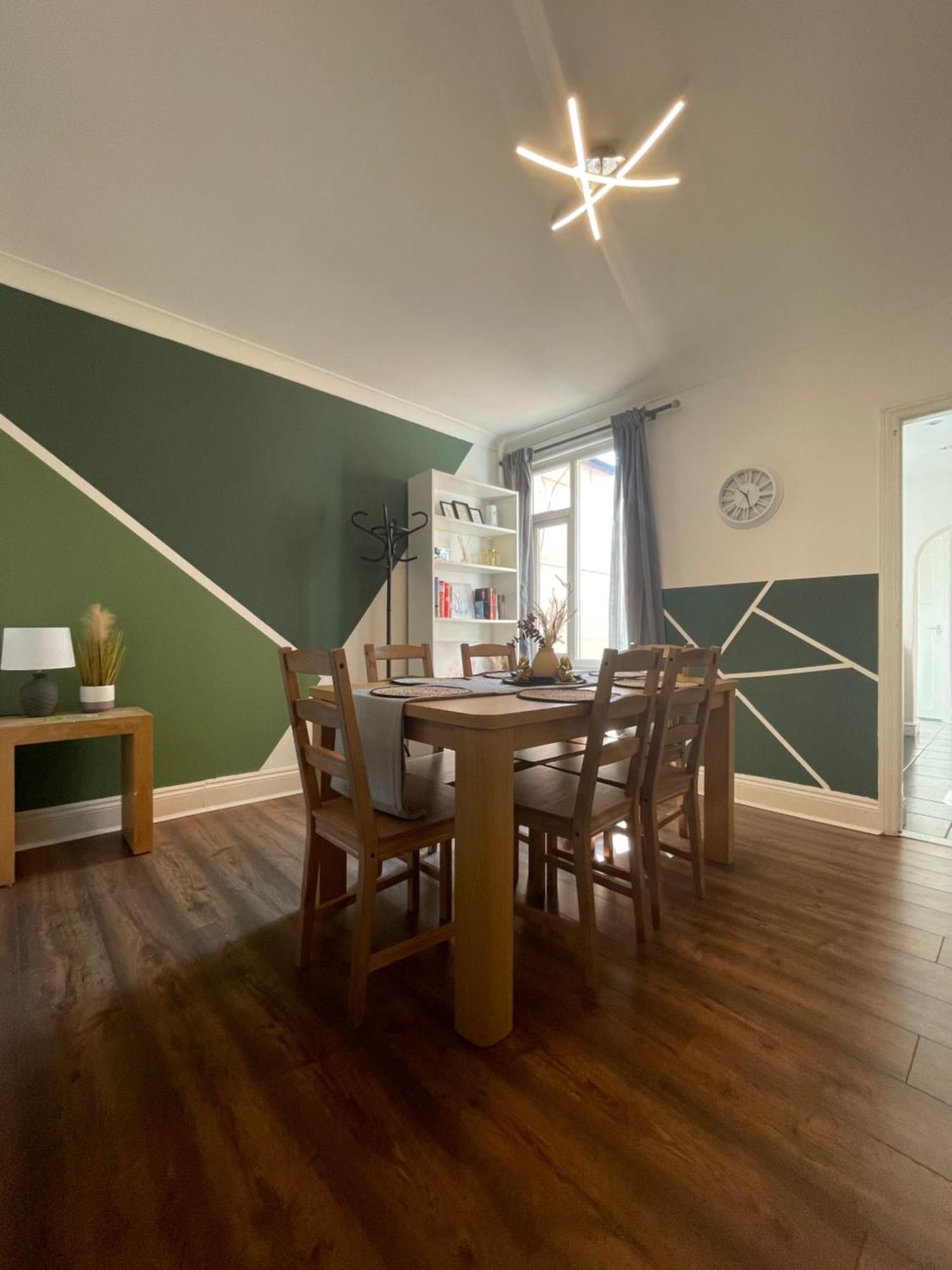Home Sweet Home In Rg1 With Free Parking Reading Ngoại thất bức ảnh