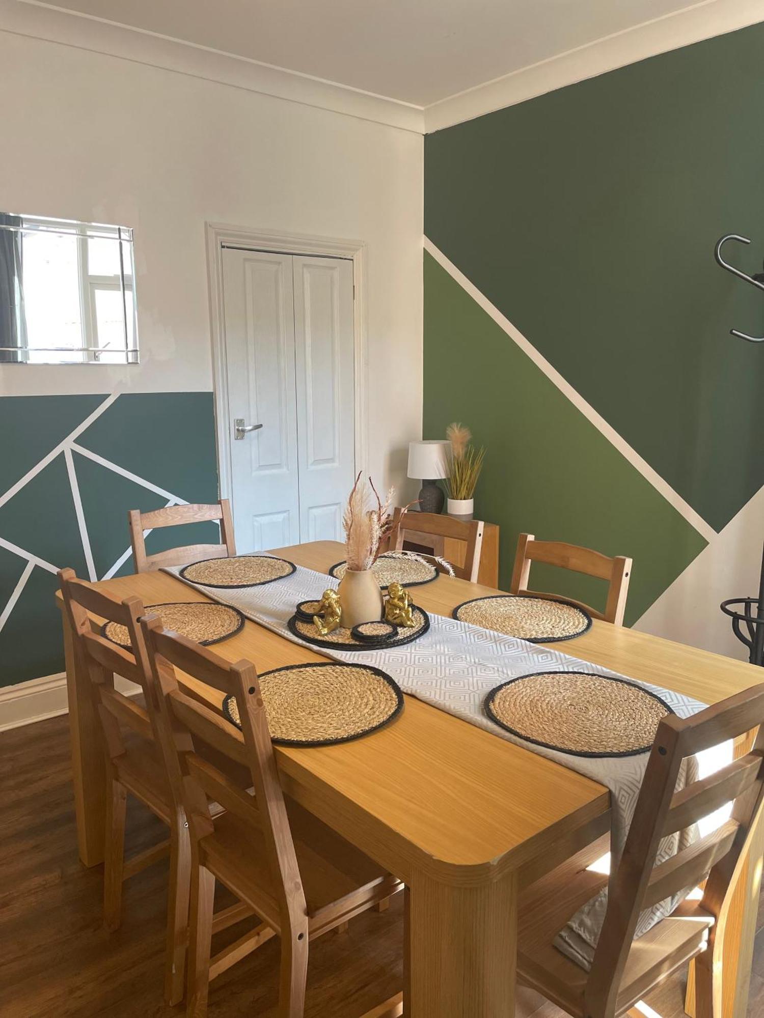 Home Sweet Home In Rg1 With Free Parking Reading Ngoại thất bức ảnh