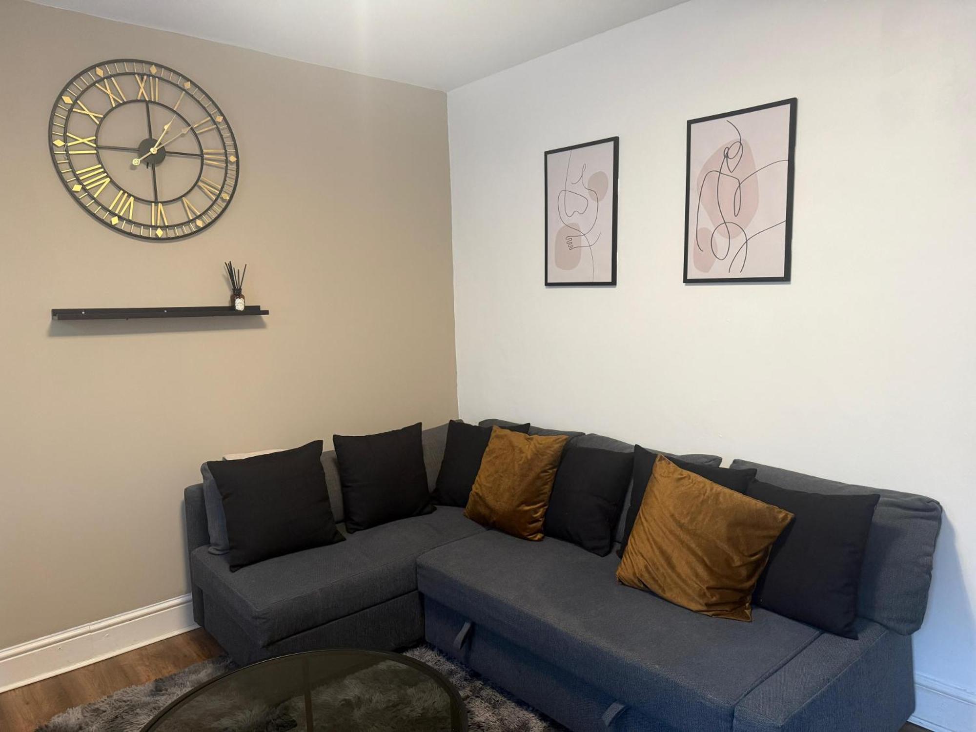 Home Sweet Home In Rg1 With Free Parking Reading Ngoại thất bức ảnh