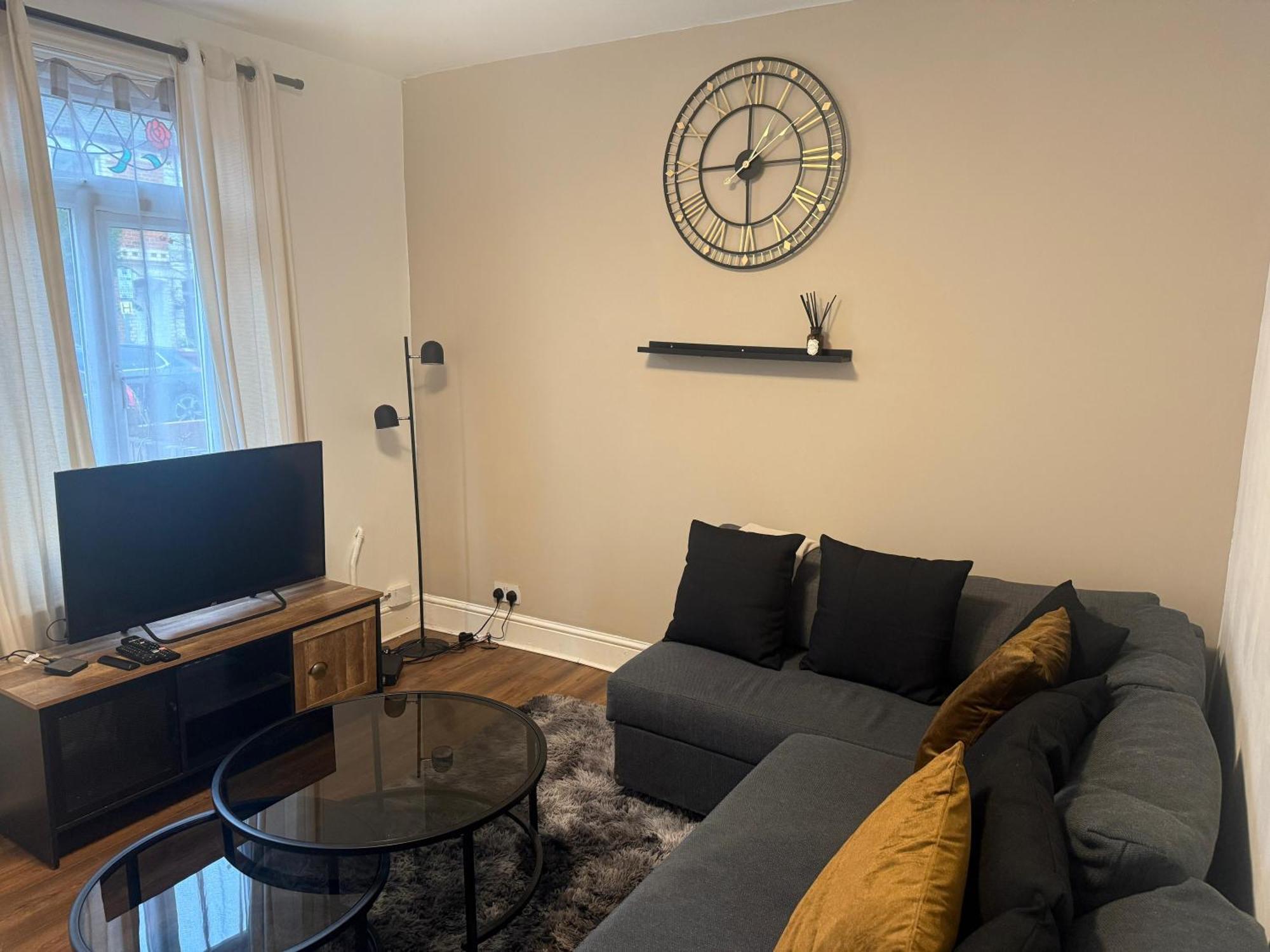 Home Sweet Home In Rg1 With Free Parking Reading Ngoại thất bức ảnh